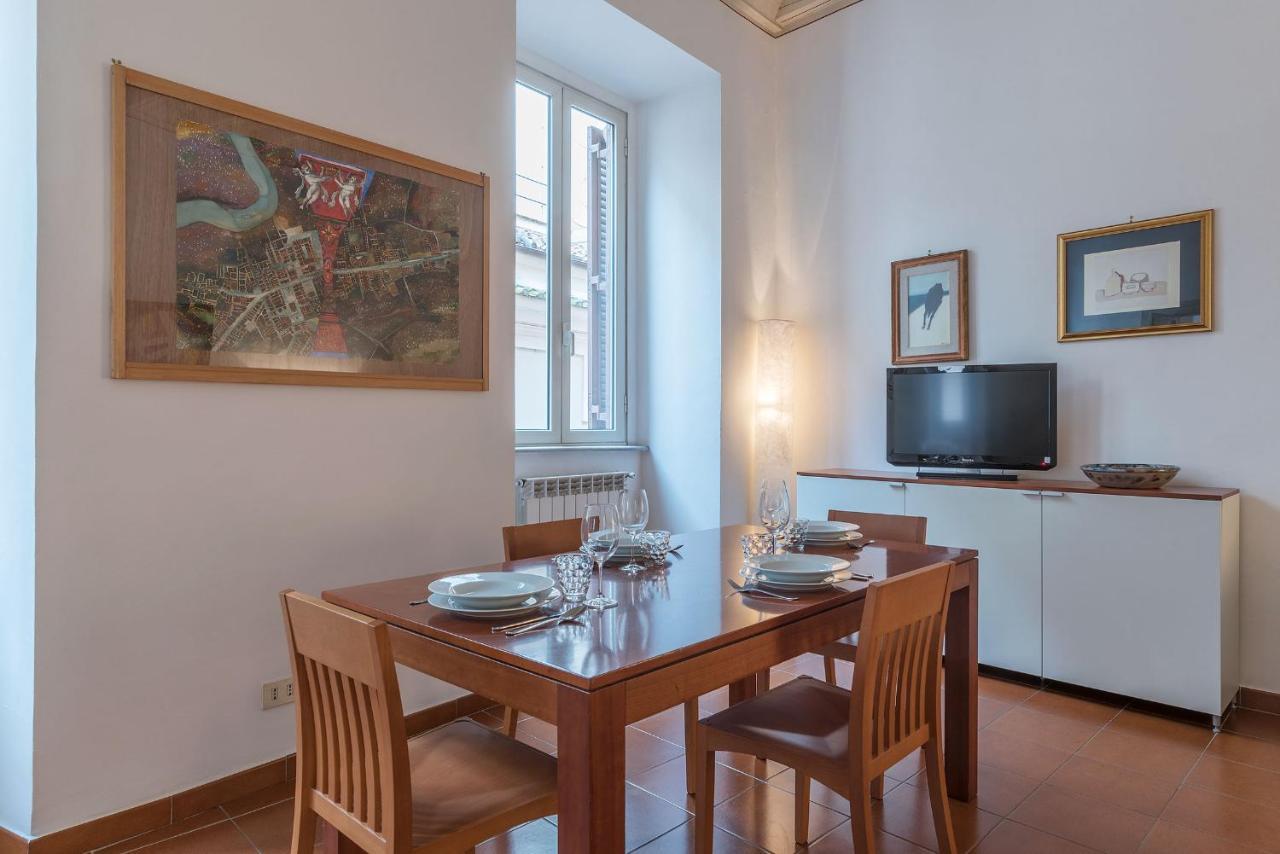 History And Modernity Meet By Fromhometorome Buitenkant foto