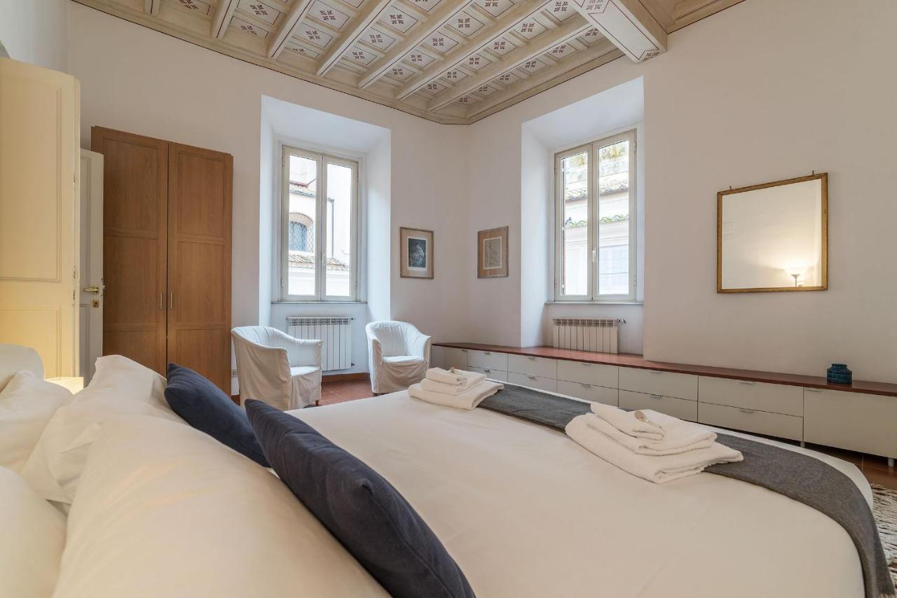 History And Modernity Meet By Fromhometorome Buitenkant foto